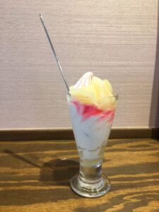 ごろごろ白桃パフェ