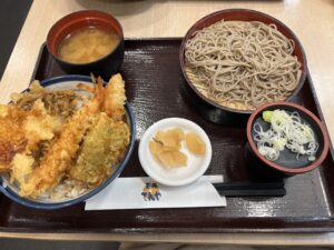 いろどり天丼と小冷やしそばセット