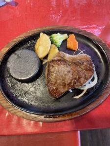 あさくまランチステーキ120g（サラダバー付き）