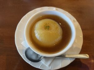 しゃりま 丸ごと玉ねぎスープ